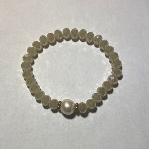 Shiny Pearl Beaded Bracelet